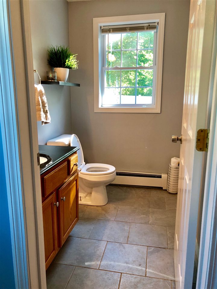 54 Chester Road Derry, NH 03038 - Photo 12 of 24