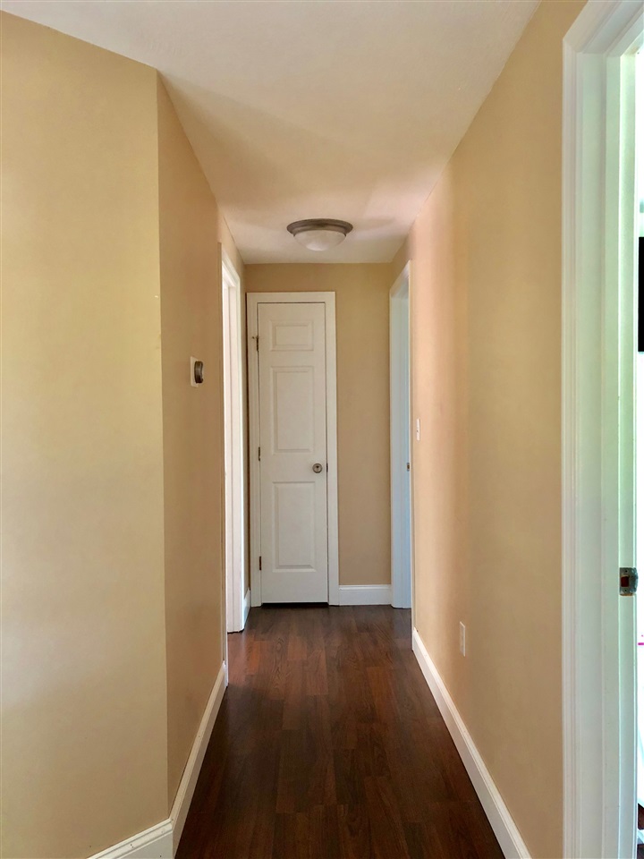 54 Chester Road Derry, NH 03038 - Photo 13 of 24