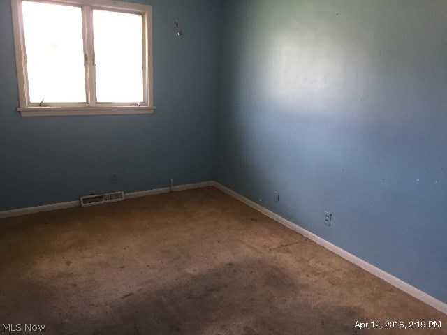 4663 Green Road Cleveland, OH 44128 - Photo 9 of 11