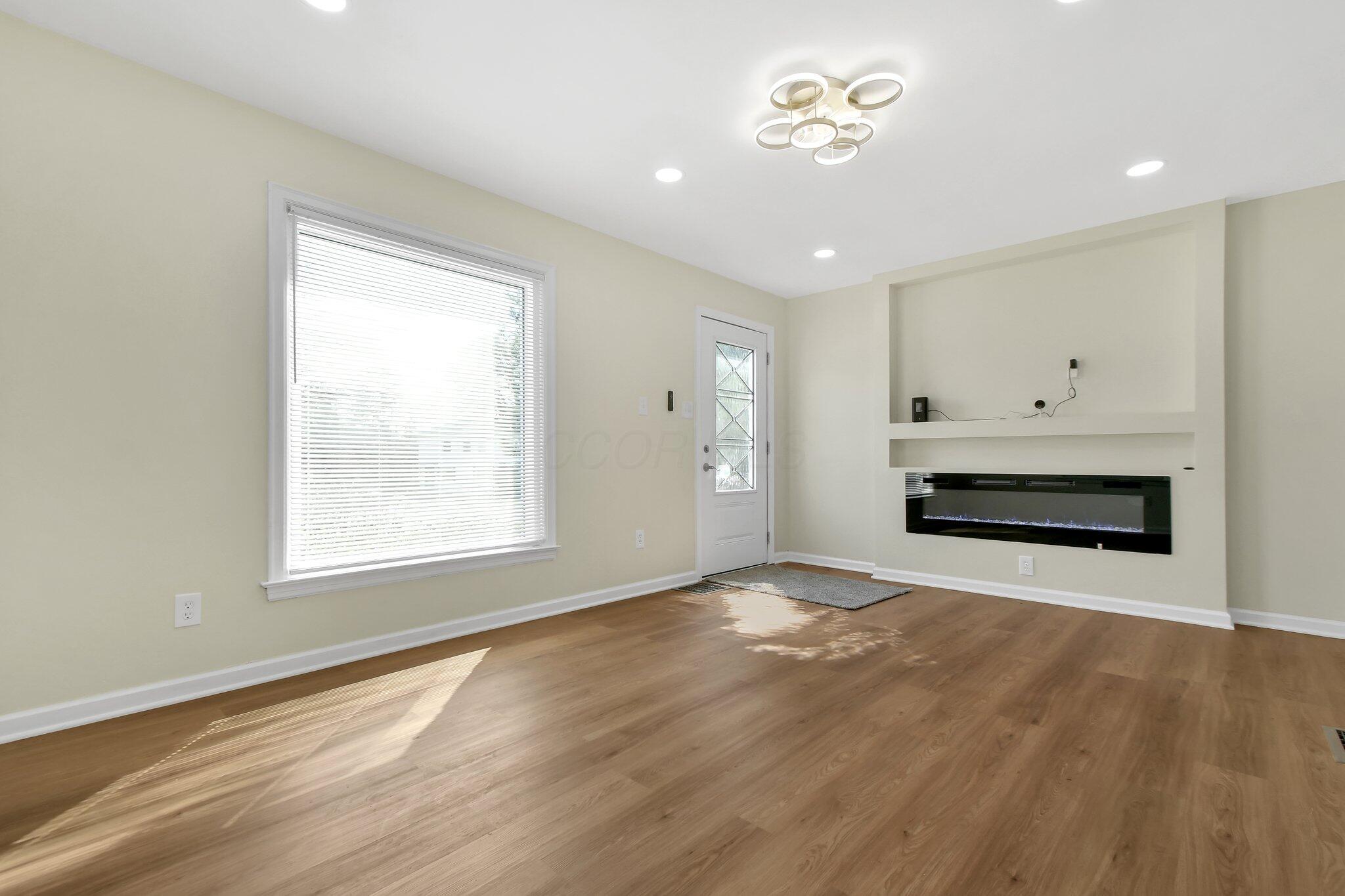 799 Sunbury Road Columbus, OH 43219 - Photo 7 of 44 7-web-or-mls-799-sunbury-rd