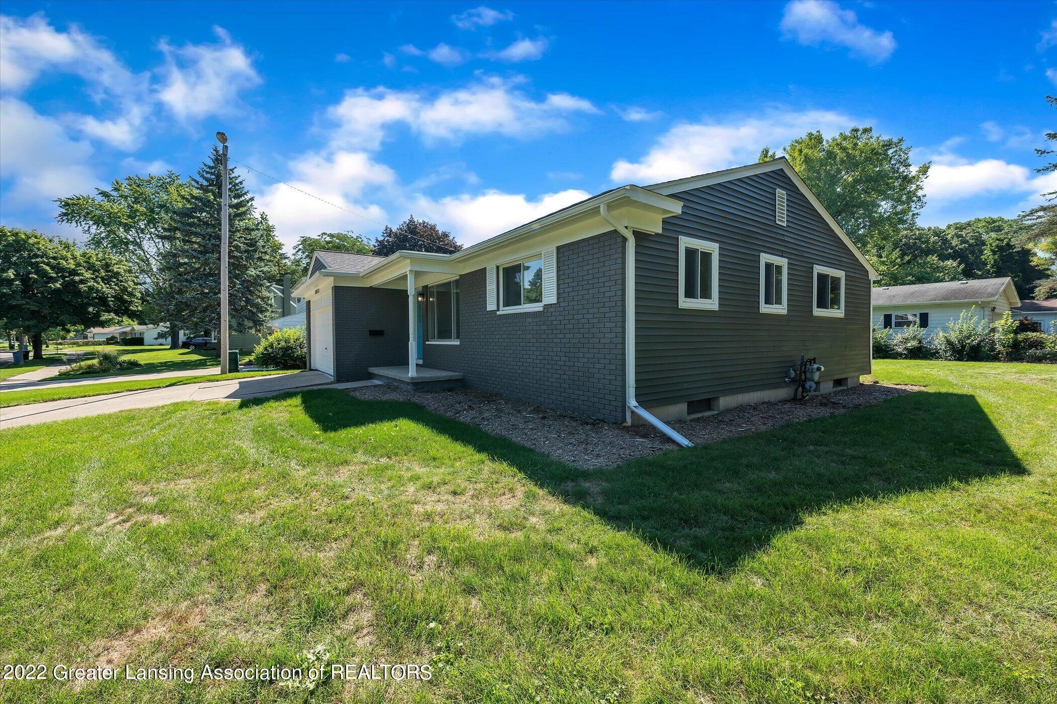 3025 Colchester Road Lansing, MI 48906 - Photo 4 of 35 04-3025-Colchester-Rd-WindowStill-Real-E