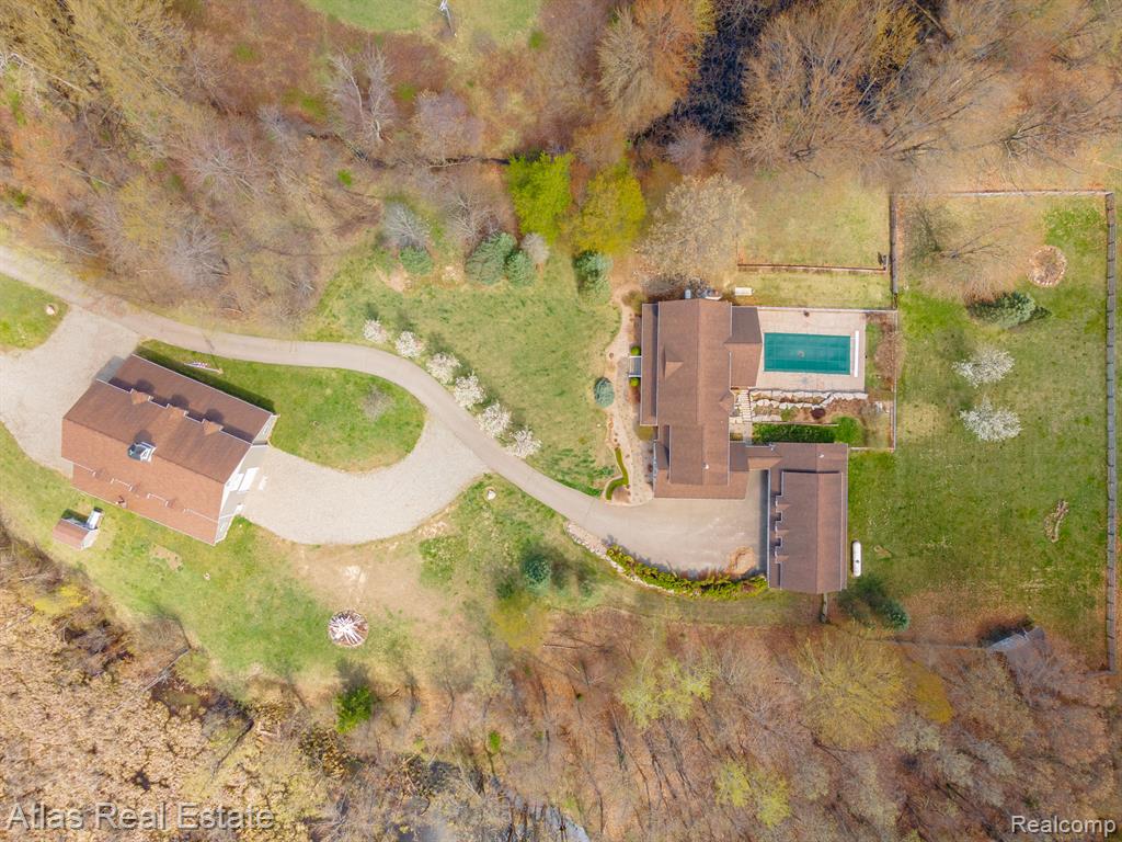 2716 Lake George Road Leonard, MI 48367 - Photo 8 of 98