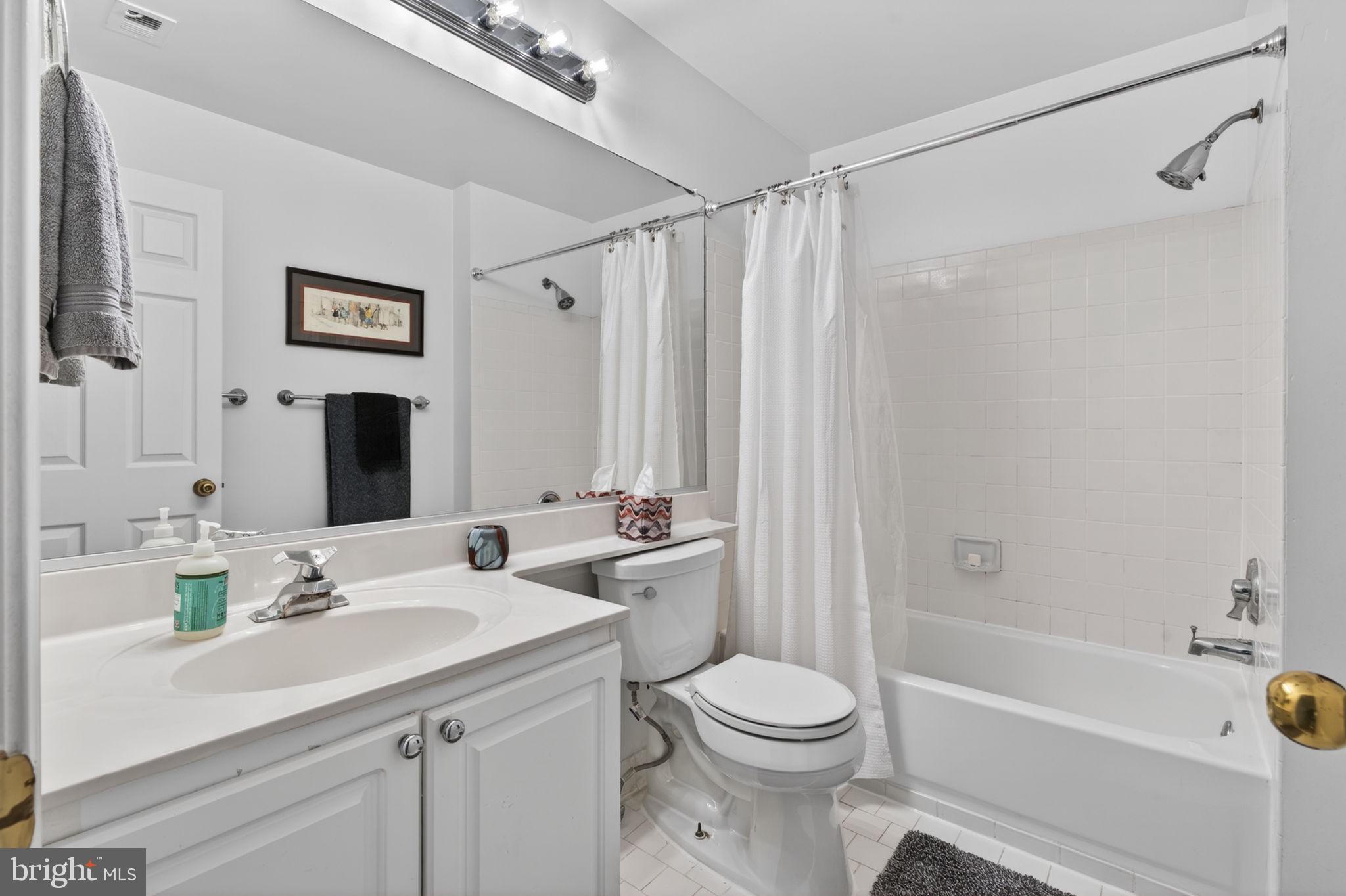 1619 R Street Northwest, Unit 101 Washington, DC 20009 - Photo 24 of 28