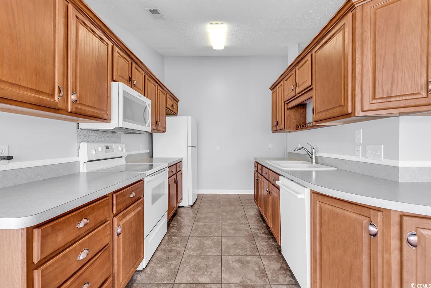 1336 Gailard Drive Conway, SC 29526 - Photo 17 of 39 Kitchen featuring visible vents, a sink, a texture