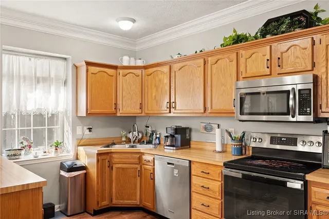 $179,900 | 925 East 7th Street, Unit 101, Jeffersonville, IN 47130