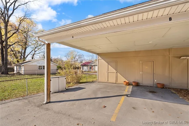 $179,900 | 925 East 7th Street, Unit 101, Jeffersonville, IN 47130