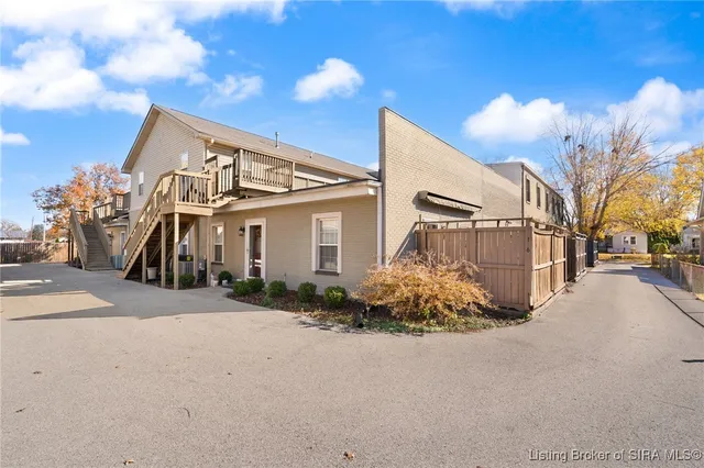 $179,900 | 925 East 7th Street, Unit 101, Jeffersonville, IN 47130