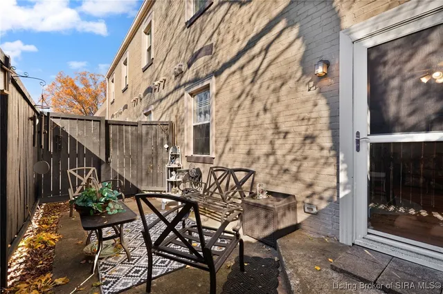 $179,900 | 925 East 7th Street, Unit 101, Jeffersonville, IN 47130