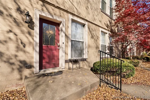 $179,900 | 925 East 7th Street, Unit 101, Jeffersonville, IN 47130