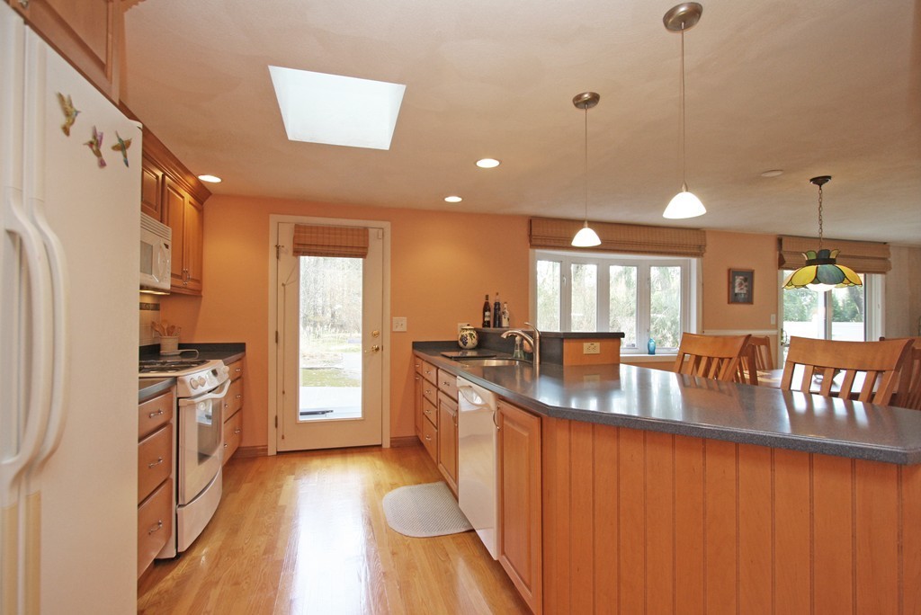 336 Concord Road Bedford, MA 01730 - Photo 4 of 30 Gallery Image 4