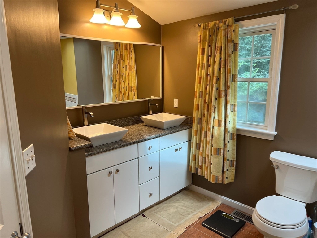 76 Stagecoach Road Holliston, MA 01746 - Photo 16 of 37