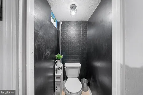 a bathroom with a toilet