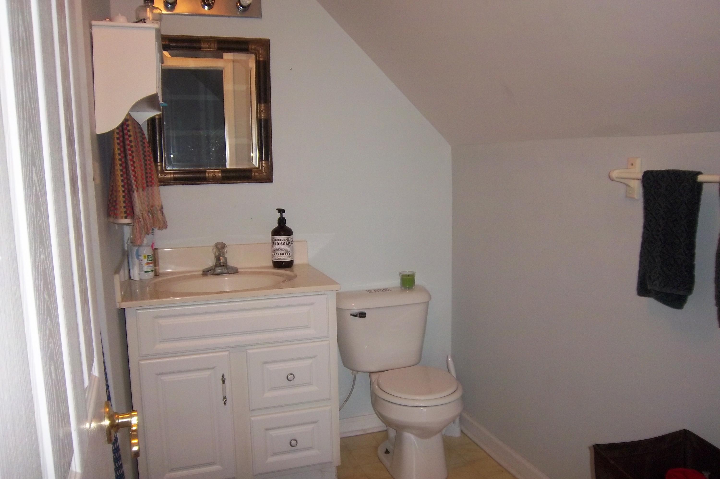 1666 Old Military Road Charleston, SC 29412 - Photo 25 of 44 Upstairs Bathroom