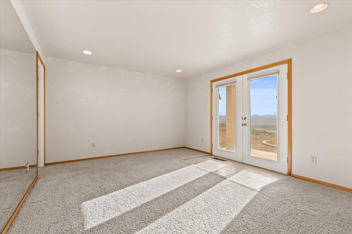 4002 Dry Creek Road Medford, OR 97504 - Photo 25 of 45