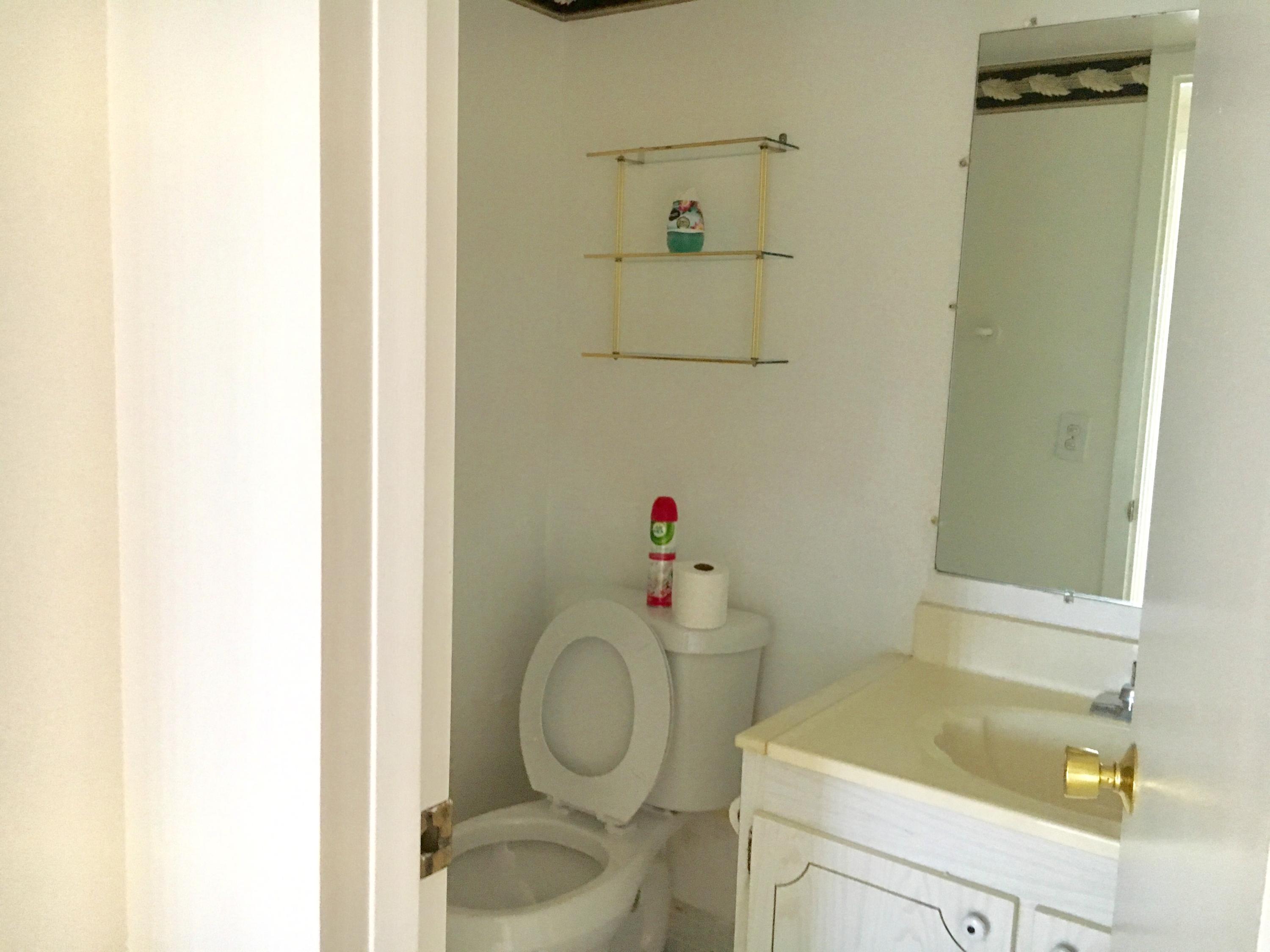 283 Brighton G Boca Raton, FL 33434 - Photo 7 of 11 1/2 Bathroom