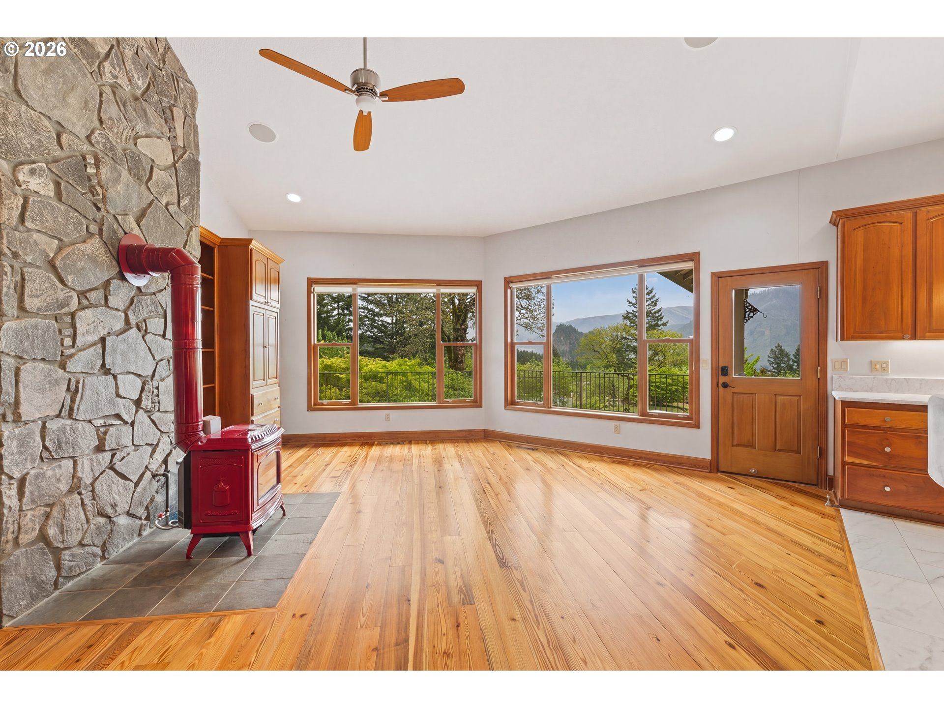 262 Beacon Highland Road East Stevenson, WA 98648 - Photo 14 of 48