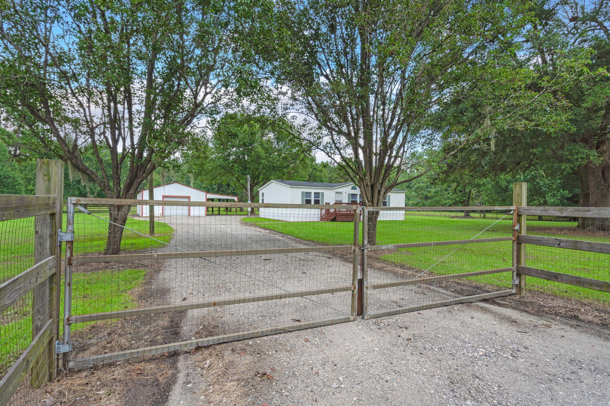 327 County Rd S-18-182 Ridgeville, SC 29472 - Photo 3 of 32