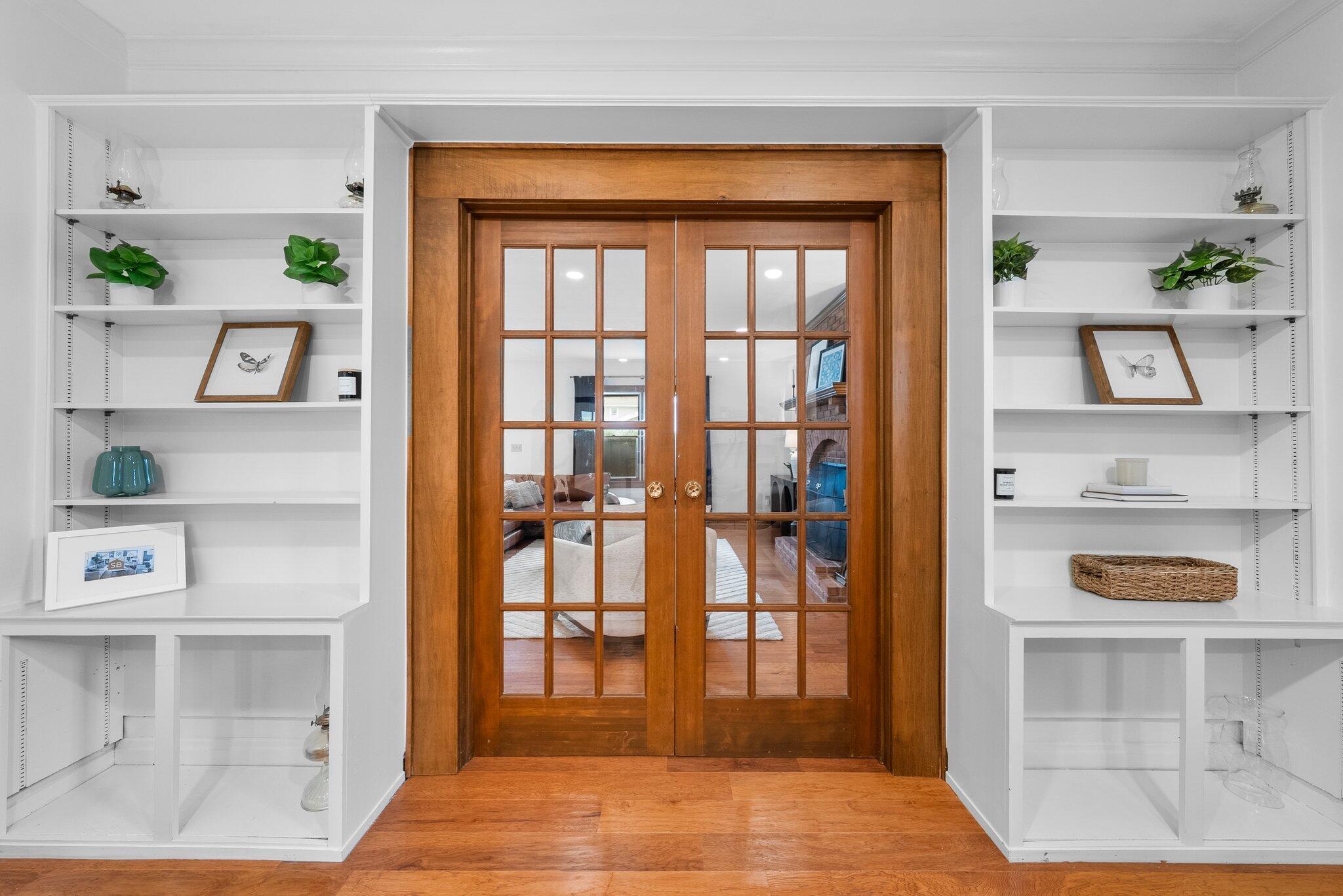659 Vernon Road Columbus, OH 43209 - Photo 7 of 46 Living/Great Room Entrance