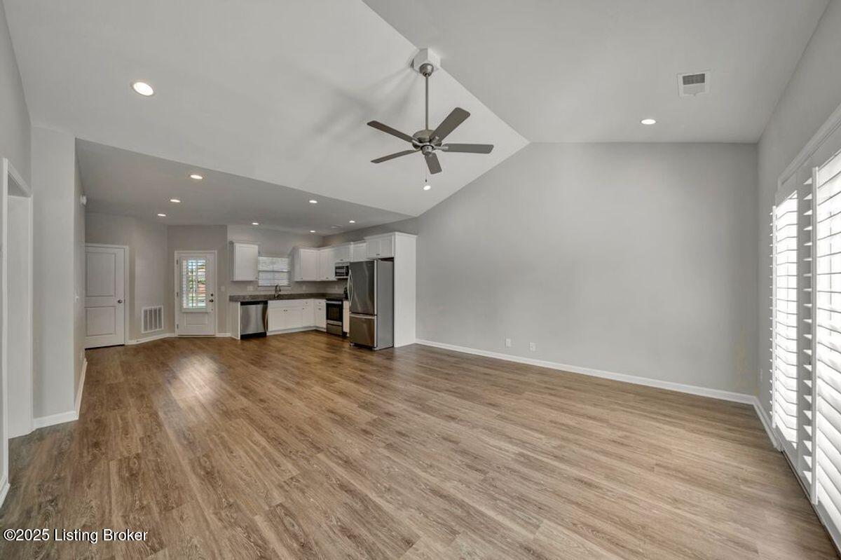 6413 Renate Road Louisville, KY 40291 - Photo 10 of 31 Vaulted ceiling