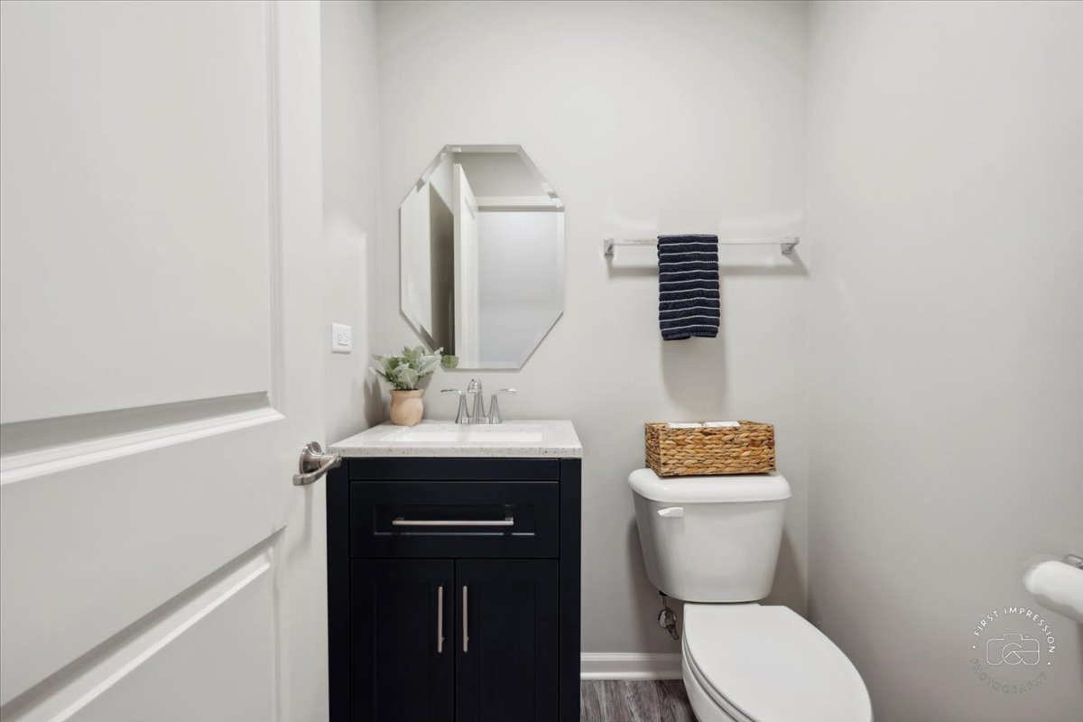 2045 Stuttle Road Batavia, IL 60510 - Photo 12 of 20 a bathroom with a toilet a sink and mirror
