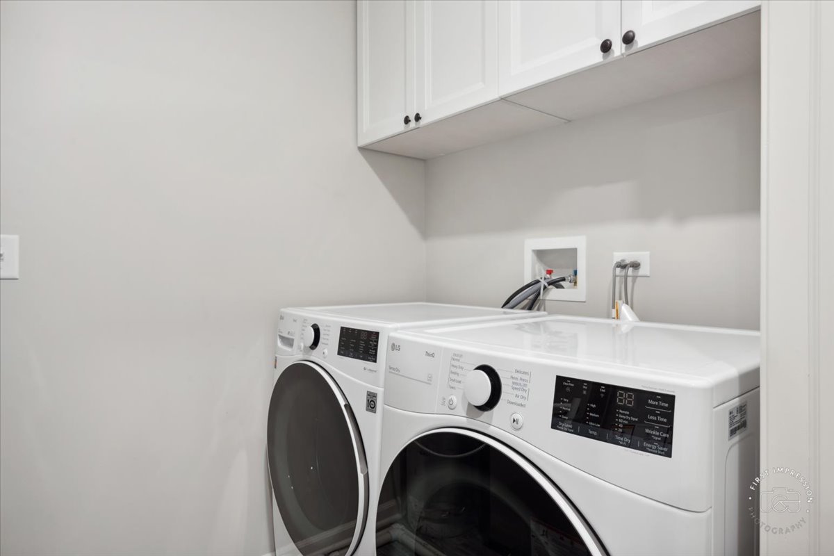 2045 Stuttle Road Batavia, IL 60510 - Photo 17 of 20 a utility room with dryer and washer