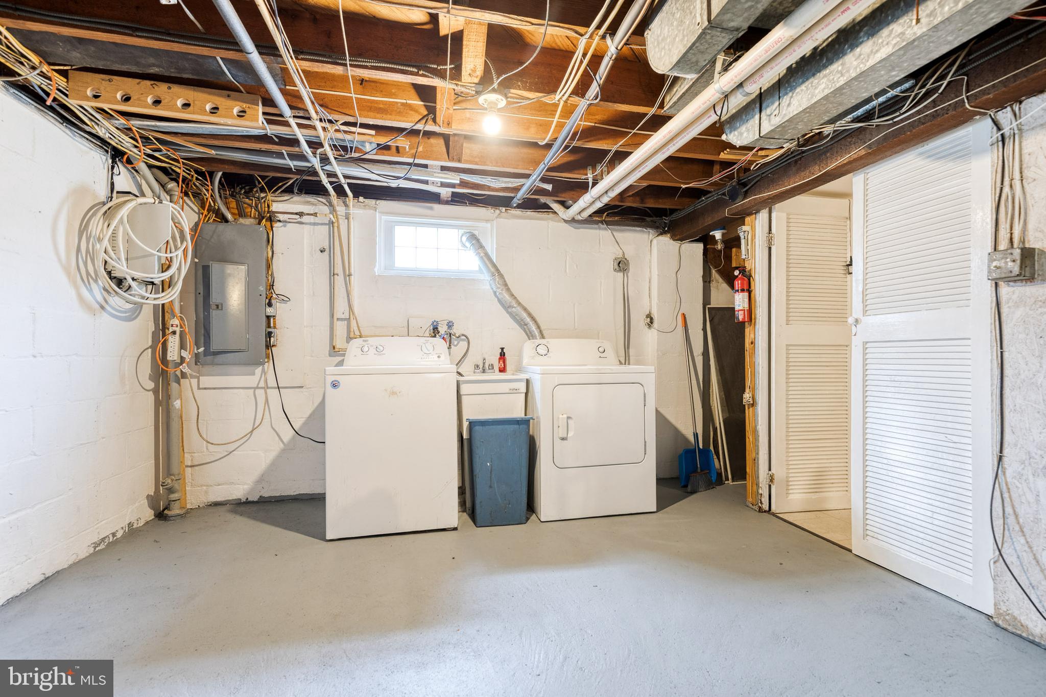 113 West Hilltop Road Baltimore, MD 21225 - Photo 26 of 45