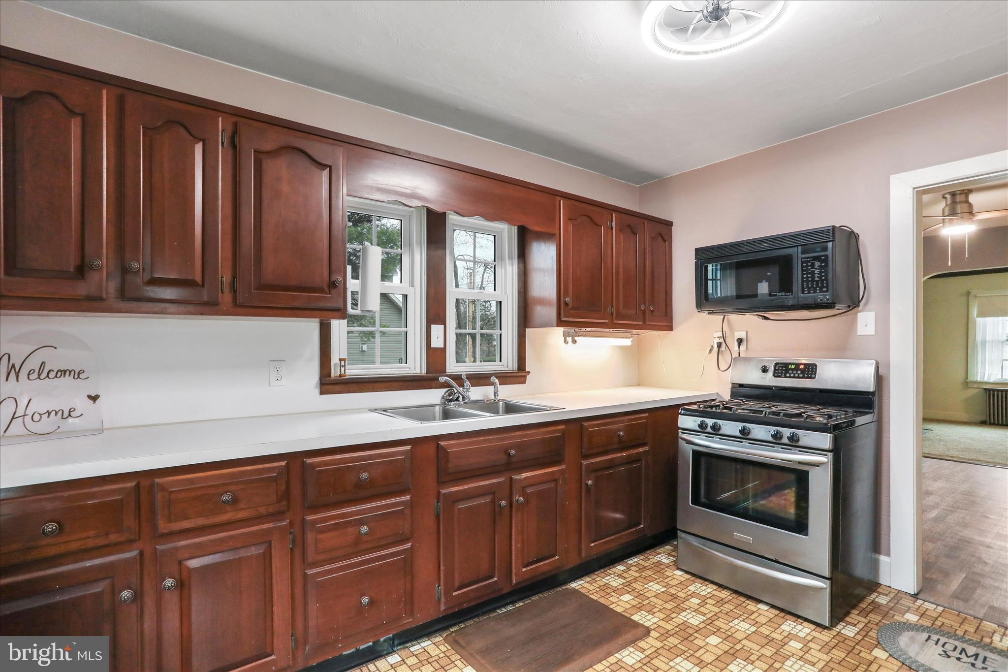301 Roxbury Road Shippensburg, PA 17257 - Photo 19 of 35 Kitchen