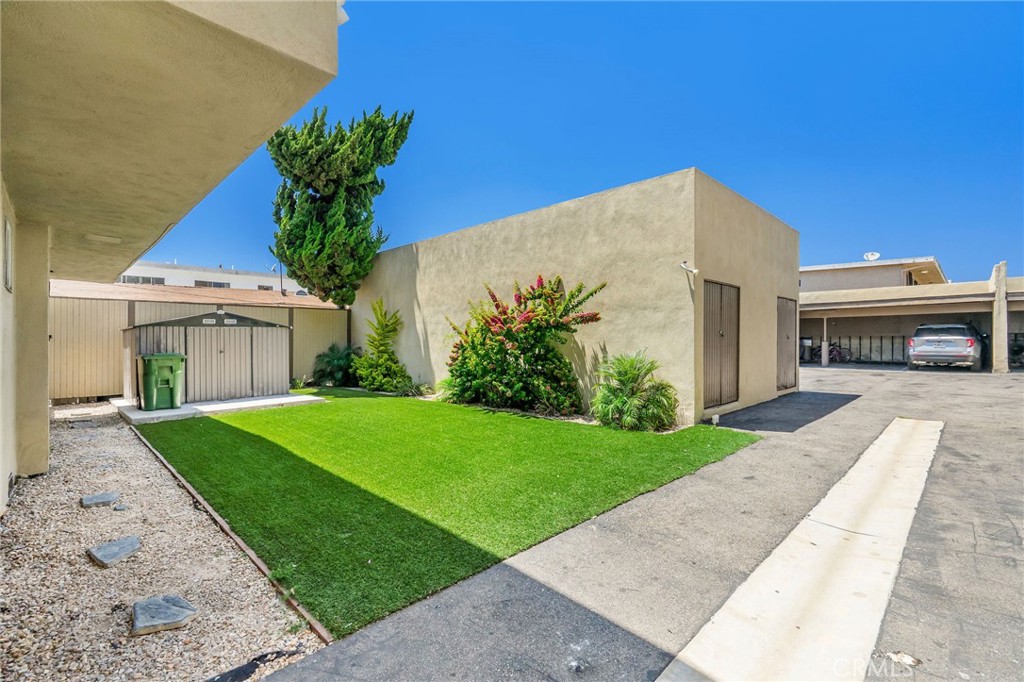 327 Stepney Street Inglewood, CA 90302 - Photo 4 of 13 a front view of a house with garden