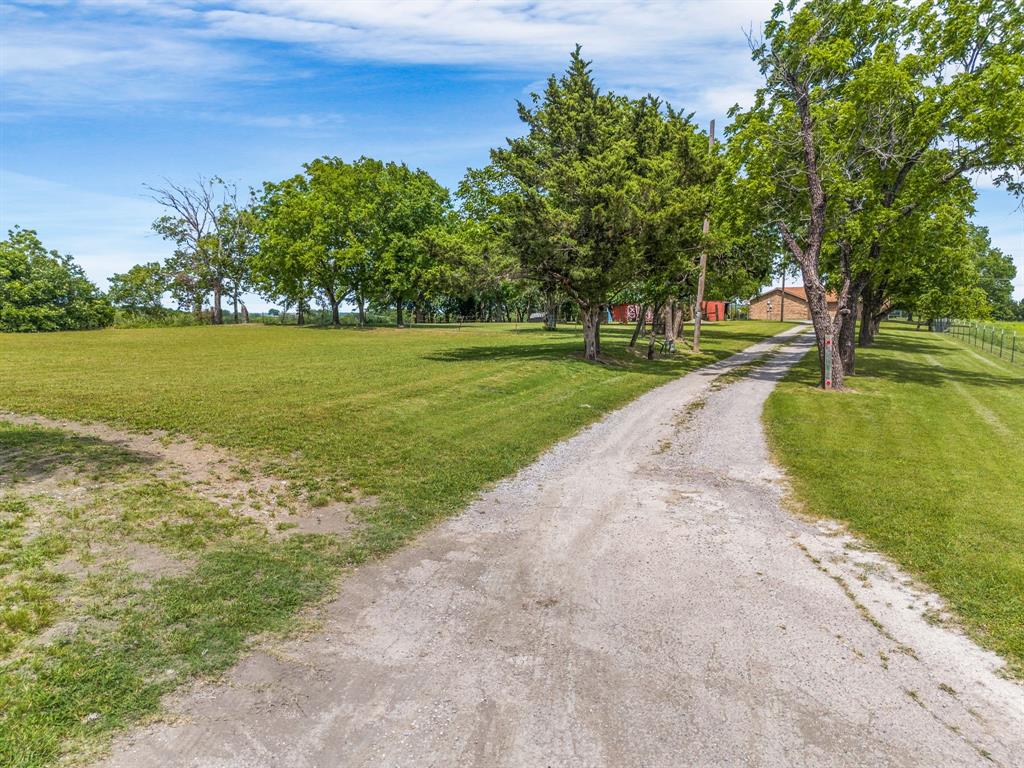 992 Tolson Avenue Van Alstyne, TX 75495 - Photo 11 of 39