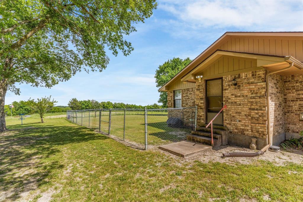 992 Tolson Avenue Van Alstyne, TX 75495 - Photo 24 of 39