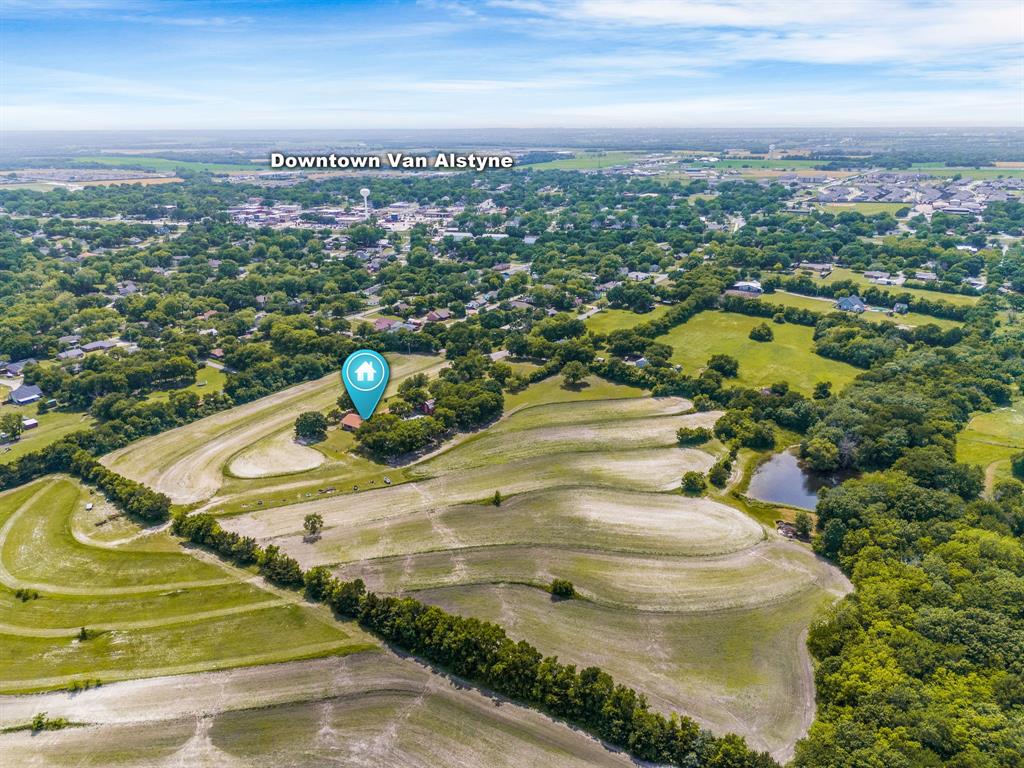 992 Tolson Avenue Van Alstyne, TX 75495 - Photo 4 of 39