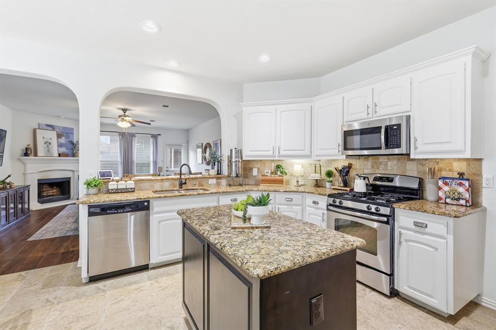 11909 Sundog Way Fort Worth, TX 76244 - Photo 11 of 40