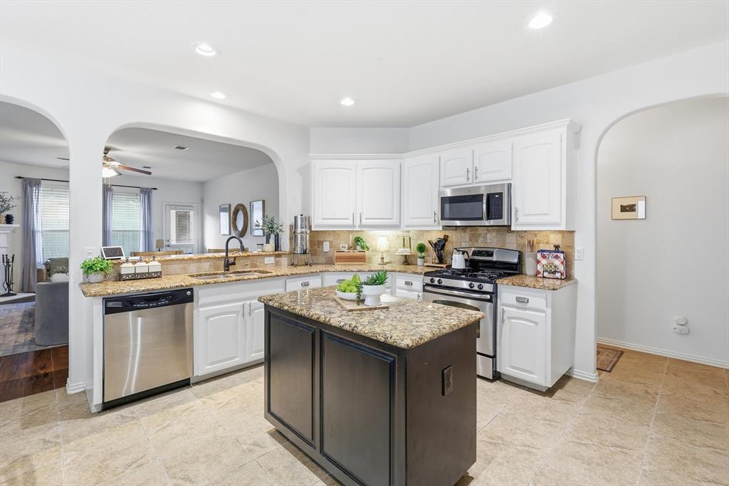 11909 Sundog Way Fort Worth, TX 76244 - Photo 8 of 40