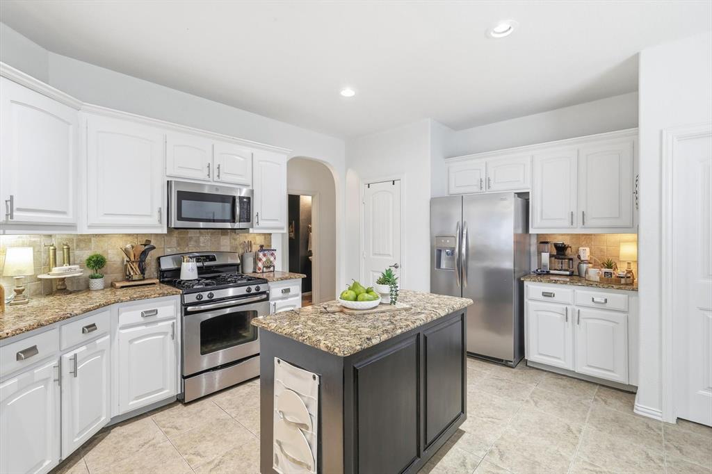 11909 Sundog Way Fort Worth, TX 76244 - Photo 10 of 40