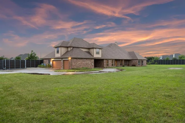 $729,999 | 2412 West Alamosa Drive, Terrell, TX 75160