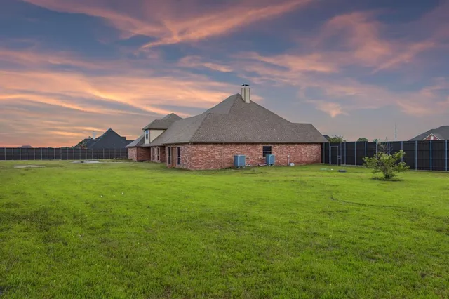 $729,999 | 2412 West Alamosa Drive, Terrell, TX 75160