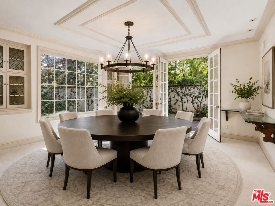 12386 Ridge Circle Los Angeles, CA 90049 - Photo 10 of 65