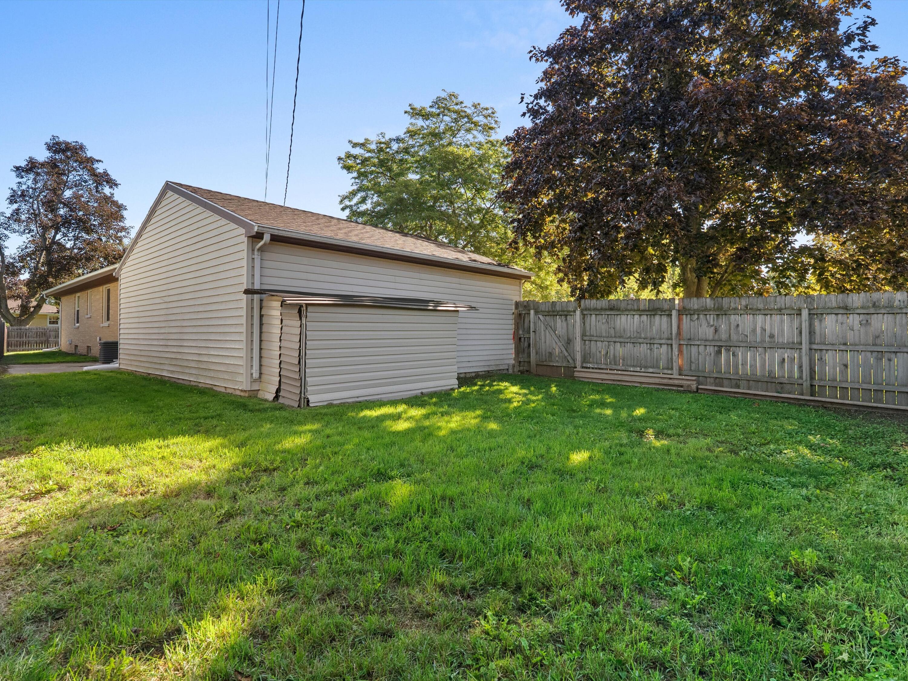 2012 34th Street Two Rivers, WI 54241 - Photo 5 of 39 27-DSC04727