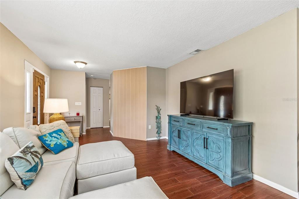 9548 123rd Way Seminole, FL 33772 - Photo 5 of 63