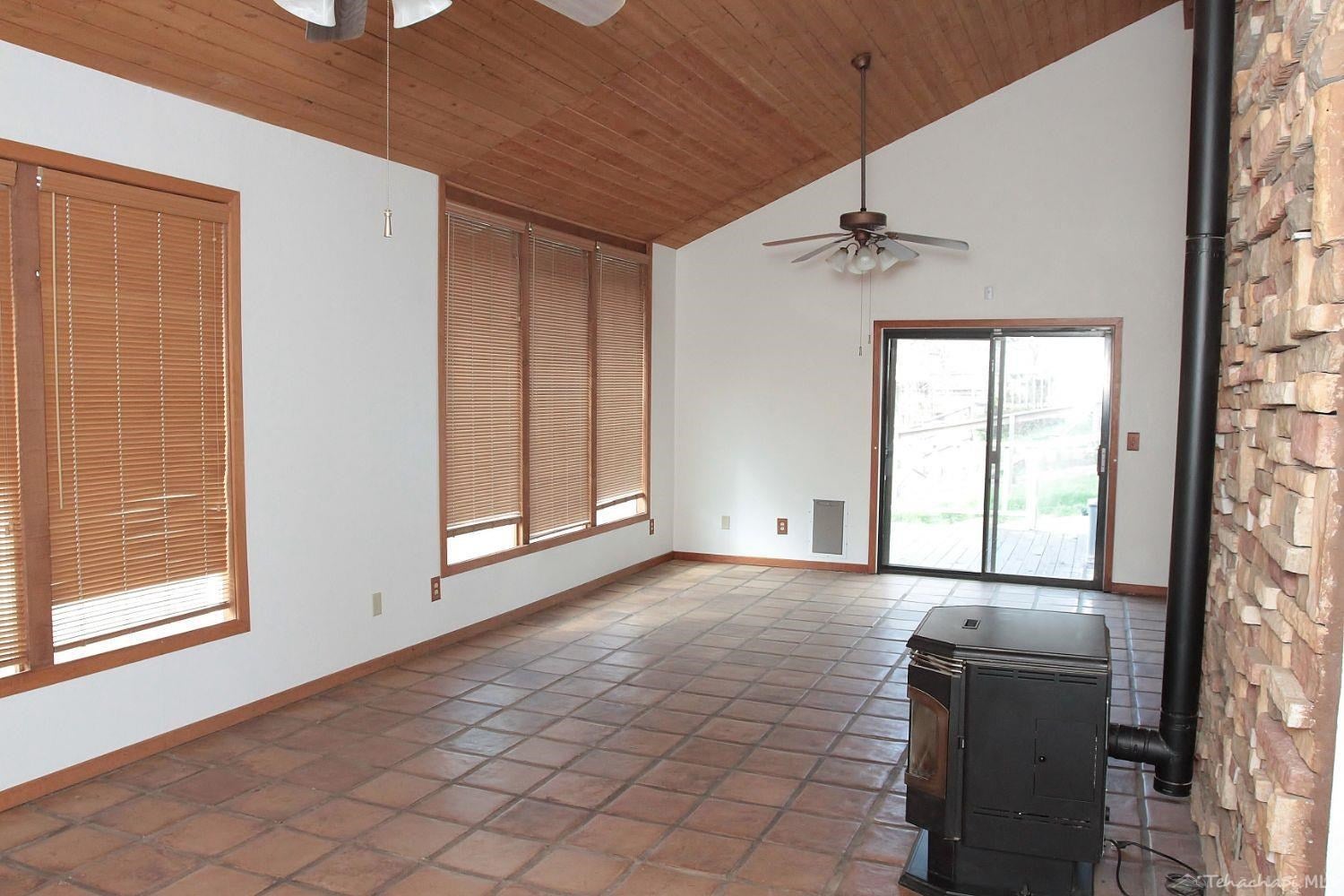 21212 Ridgeway Drive Tehachapi, CA 93561 - Photo 7 of 33 Gallery Image 7