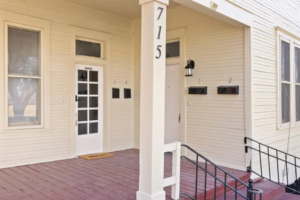 $1,175 | 715 Porter Street, Unit 2, Taylor, TX 76574