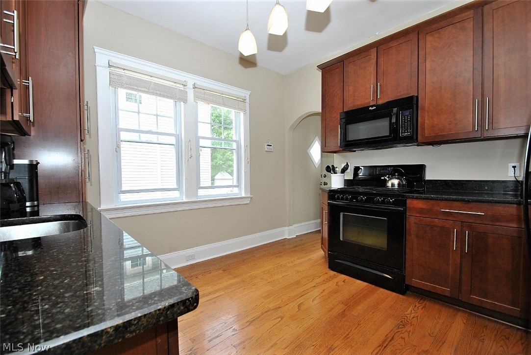 3257 Ormond Road Cleveland, OH 44118 - Photo 4 of 22 Gallery Image 4