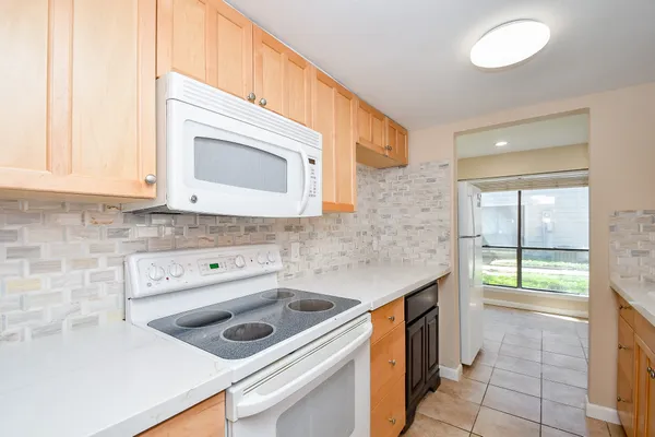 $1,395 | 9536 Windswept Lane, Unit 9536, Houston, TX 77063