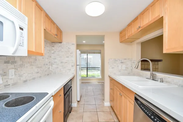 $1,395 | 9536 Windswept Lane, Unit 9536, Houston, TX 77063