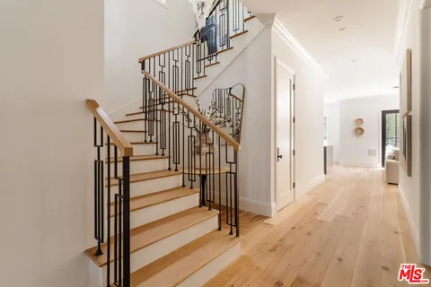 $4,798,000 | 10560 Bradbury Road, Los Angeles, CA 90064