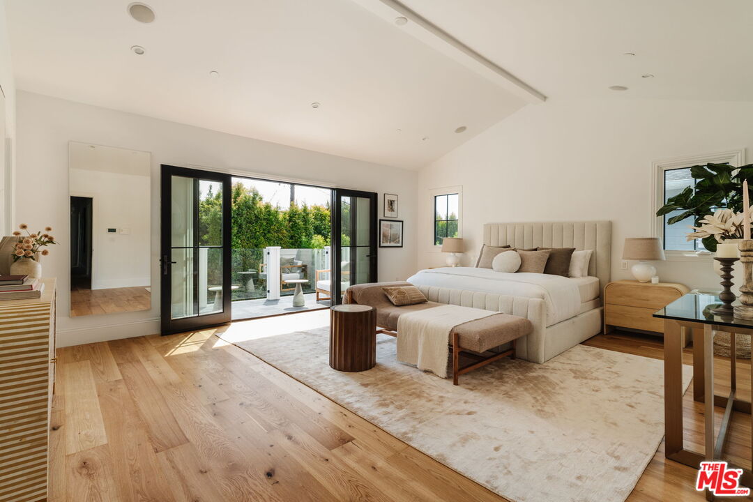 10560 Bradbury Road Los Angeles, CA 90064 - Photo 15 of 32