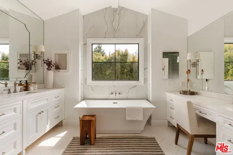 $4,798,000 | 10560 Bradbury Road, Los Angeles, CA 90064