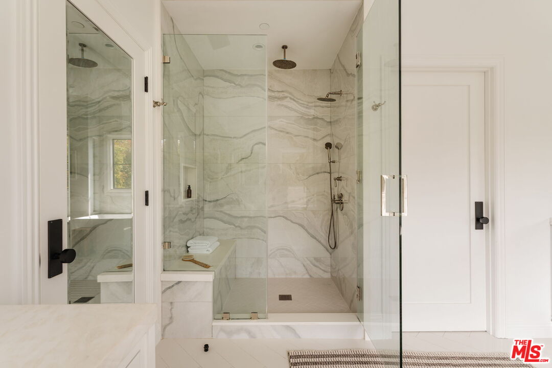 10560 Bradbury Road Los Angeles, CA 90064 - Photo 18 of 32