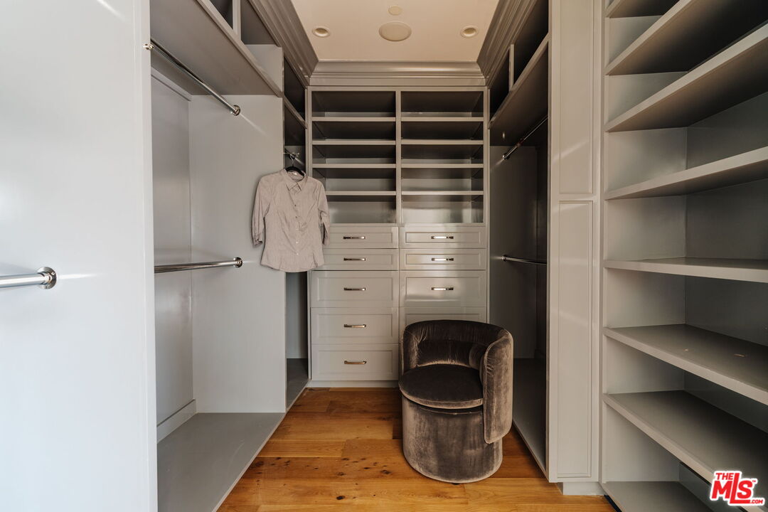 10560 Bradbury Road Los Angeles, CA 90064 - Photo 19 of 32