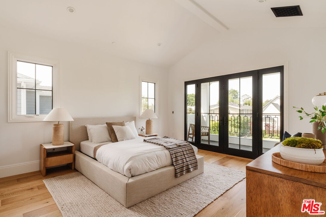 10560 Bradbury Road Los Angeles, CA 90064 - Photo 20 of 32